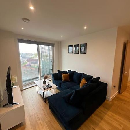2 Bed Corner Apartment With Gym Манчестер Экстерьер фото