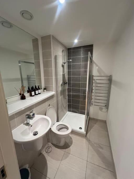 2 Bed Corner Apartment With Gym Манчестер Экстерьер фото
