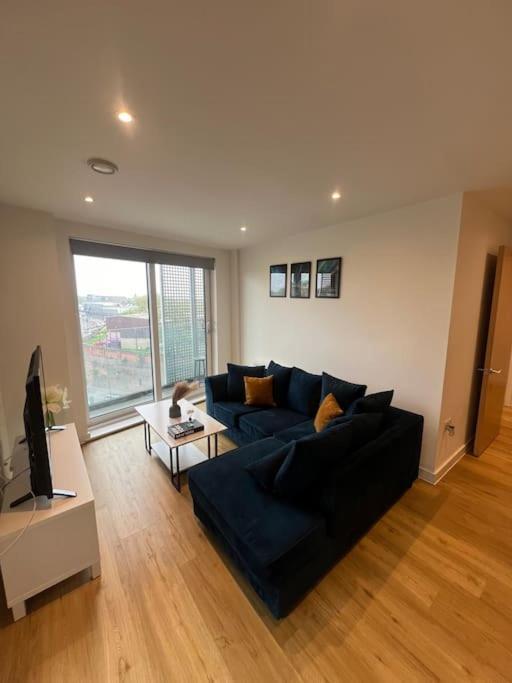 2 Bed Corner Apartment With Gym Манчестер Экстерьер фото